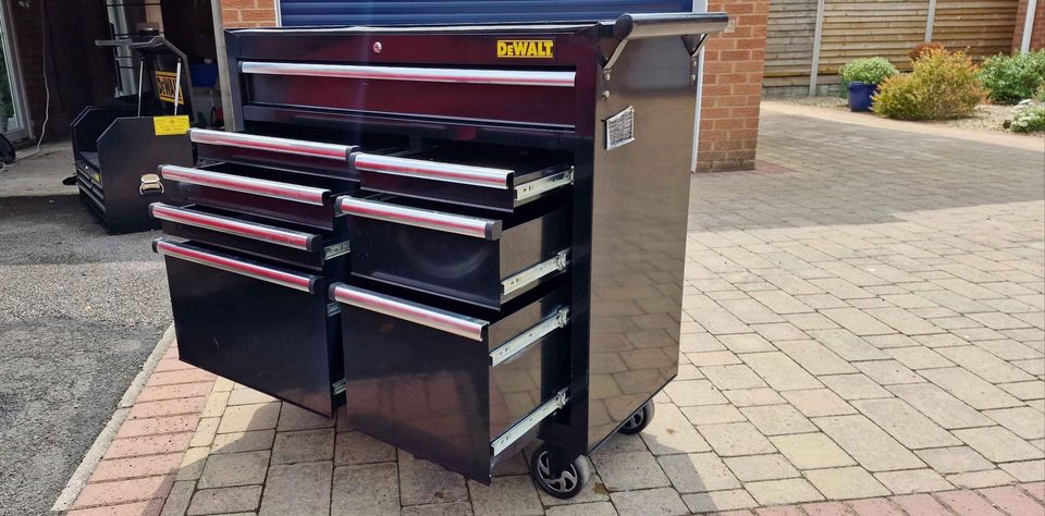 DeWALT 40 Roller cab toolbox & chest.