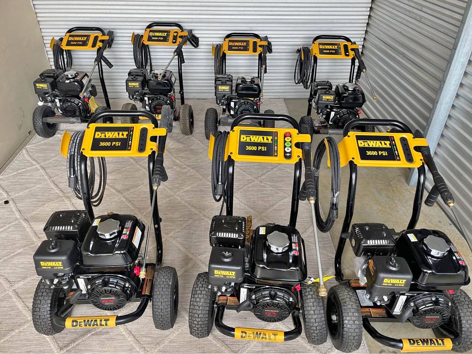 - DXPW3625-S - 3600 PSI 2.5 GPM Gas Cold Water Pressure Washer.