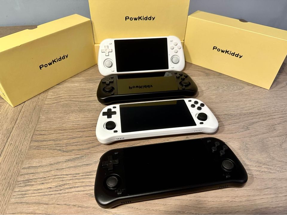 Handheld Retro Gaming Console (29,000+ games)
