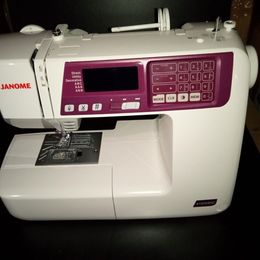 Janome 4120QDC-T and G Computerized Quilting and Sewing Machine with Bonus Quilt Kit
