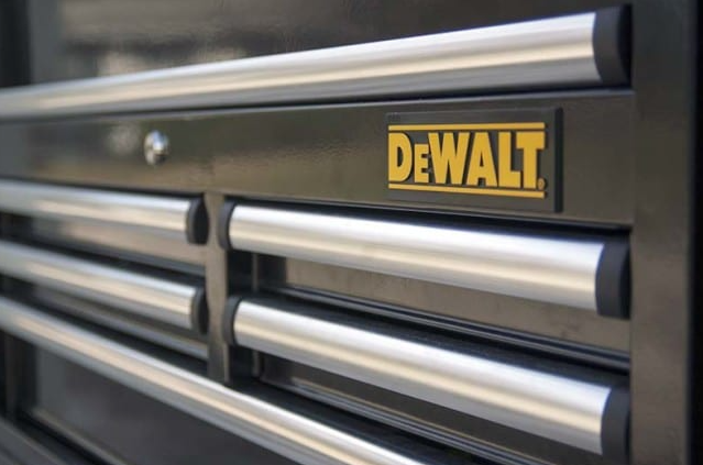 DeWALT 40 Roller cab toolbox & chest.