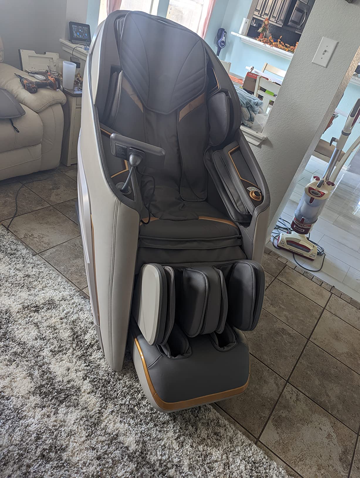 【Furniture】iRest 2023 4D Massage Chair Recliner, Zero Gravity Shiatsu Massager with AI Voice Control
