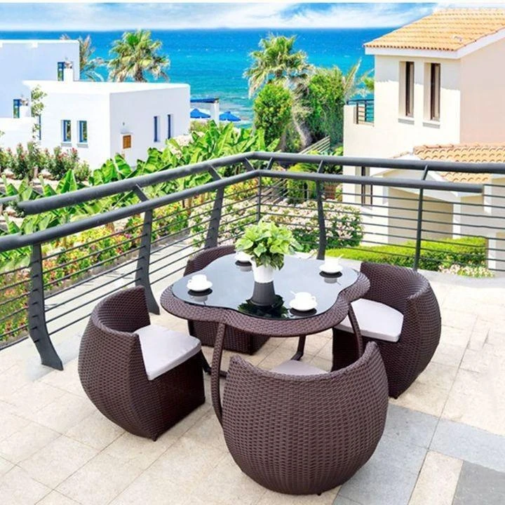 5-piece garden furniture set for dining, outdoor and indoor use