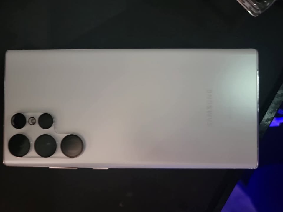 Ultra 5G Black 128 GB – 6.8 120 Hz AMOLED display, 108 MP + 12 MP + 10 MP + 10 MP rear camera