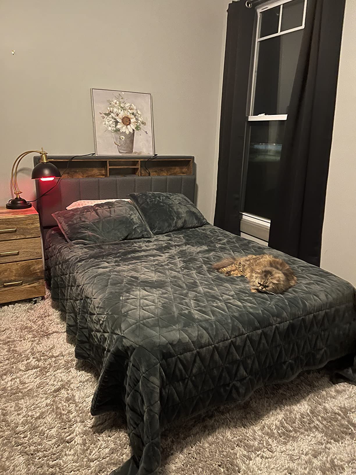 【Furniture】Queen Bed Frame with USB Ports and Outlets, Upholstered Platform Bed with Storage Headboard