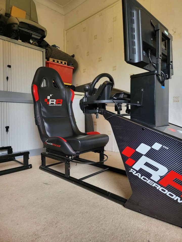 Race Room Driving Simulator + LOGITECH WHEEL + GAMING PC + MONITOR
