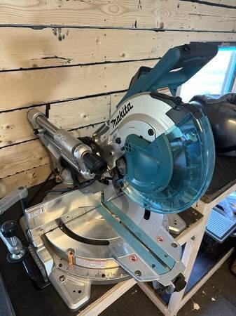 Makita Compound Mitre, Blue, 260 mm