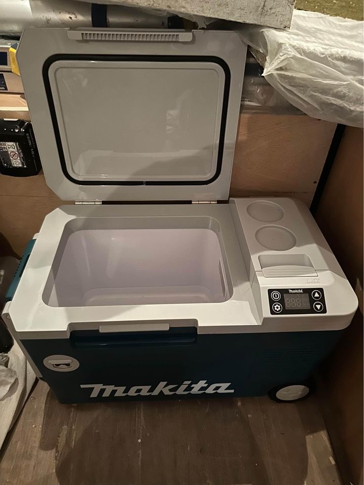Makita 36v Fridge  Warmer
