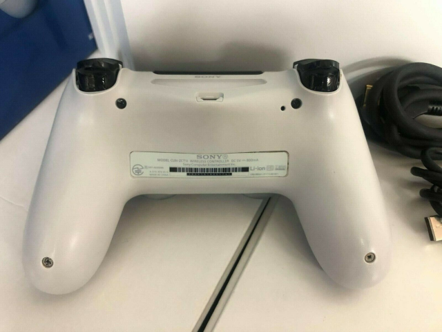 White (PS4)