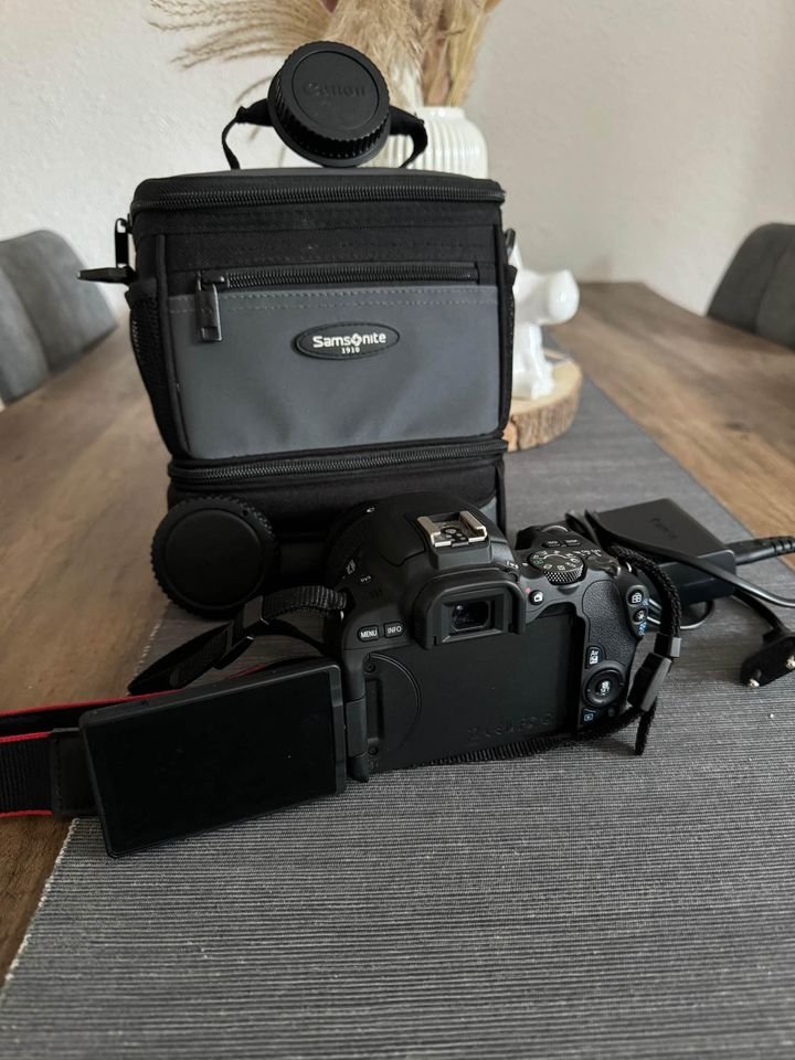 EOS 200D Black + Accessories LIKE NEW