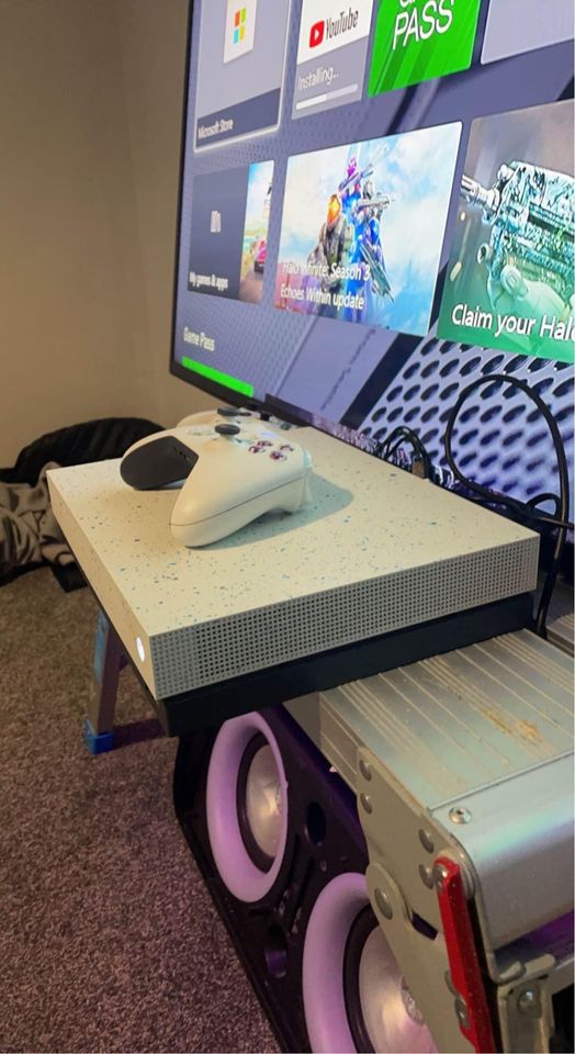 Xbox one x 4K hyperspace limited edition