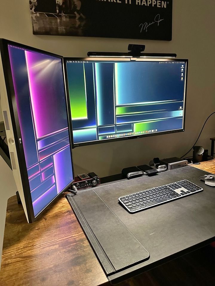 4K MONITORS with STAND + Boxes + Accessories