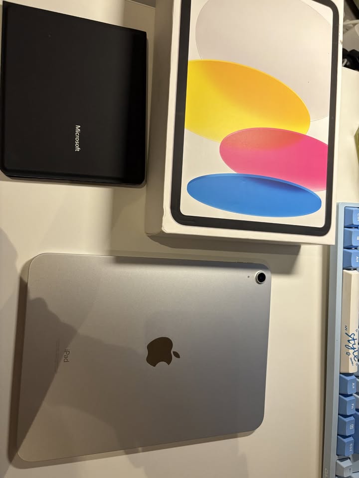 iPad 10th WiFi + SIM Card.