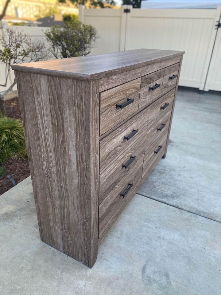 Ashley’s Furniture 7-Drawer Dresser
