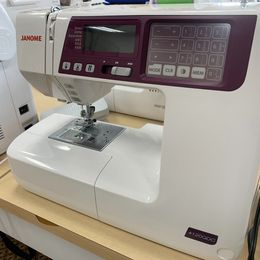 Janome 4120QDC-T and G Computerized Quilting and Sewing Machine with Bonus Quilt Kit