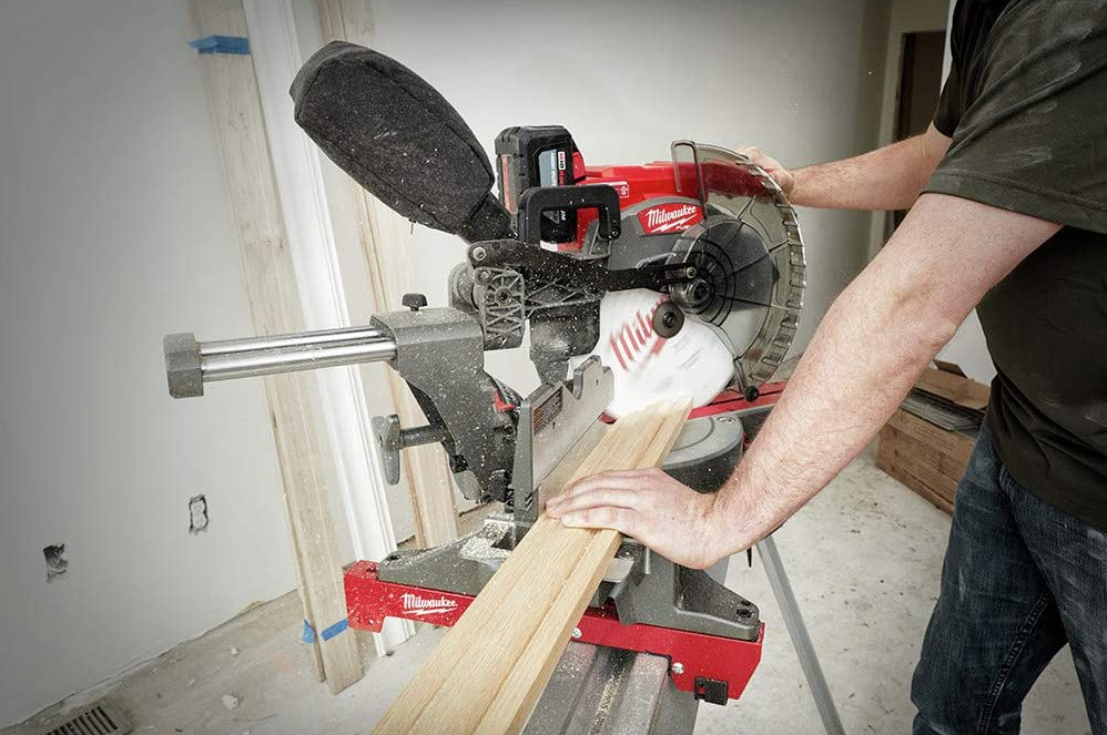 Milwaukee 2739-21HD M18 FUEL Li-Ion 12 in. Sliding Miter Saw Kit (12 Ah) New