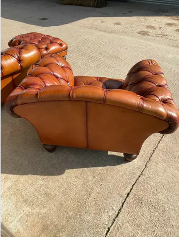 TETRAD OSKAR LEATHER SUITE INCLUDING GRAND SOFA, 2 ARMCHAIRS + FOOTSTOOL