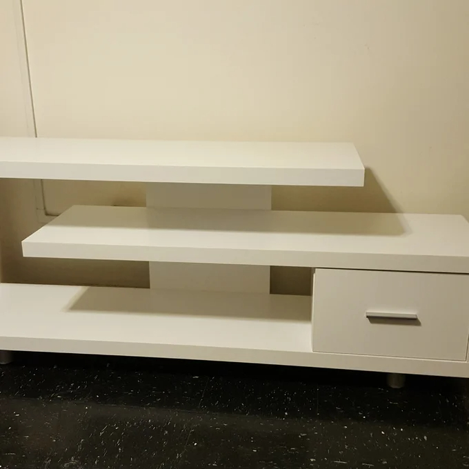 【Furniture】Beesley TV Stand for TVs up to 70