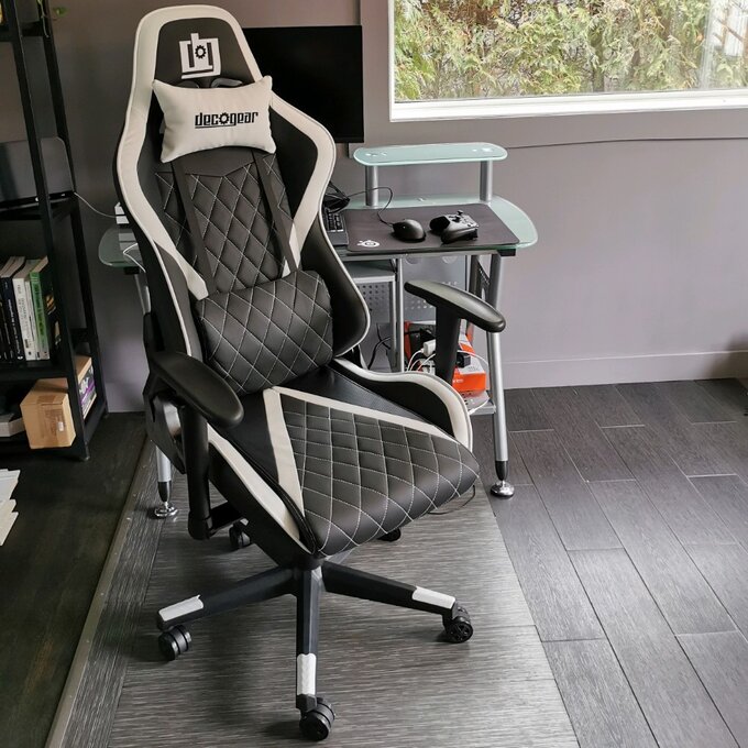 【Furniture】White Foam Gaming Computer Chair with Hydraulic Seat Adjustment 360-Degree Spin, Rolling Caster Wheels